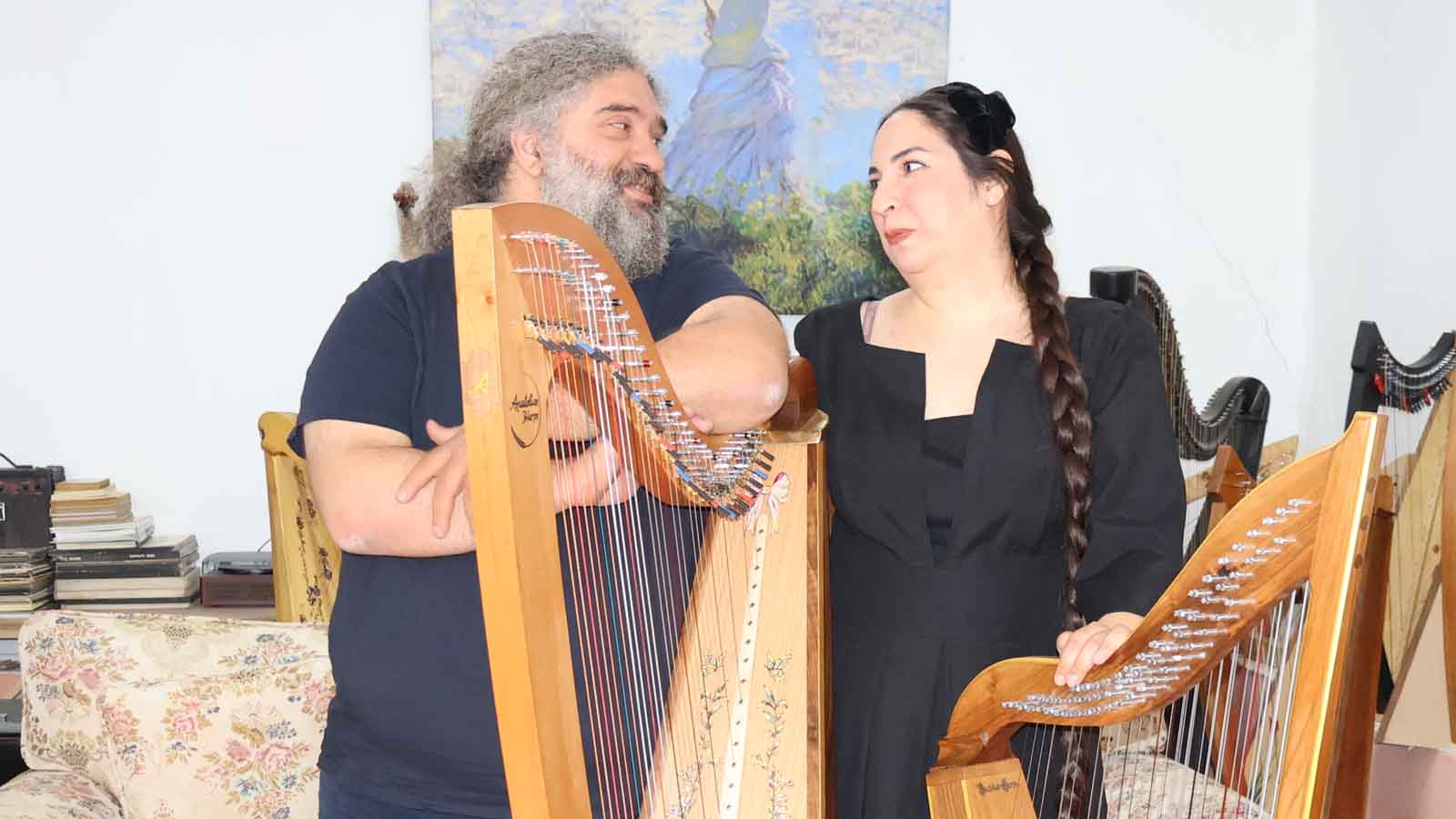Le Héros Silencieux de la Musique Classique : Zeynep Öykü et la Magie de la Harpe
