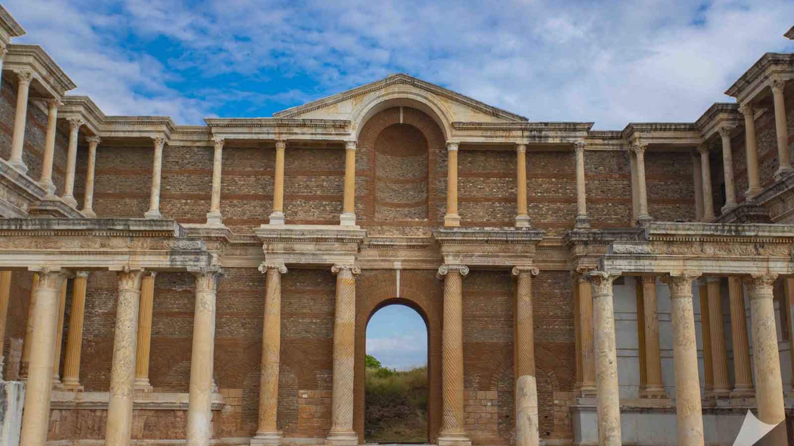 La Terre de l’Or et de la Monnaie : Les Fouilles Archéologiques se Poursuivent à Sardes