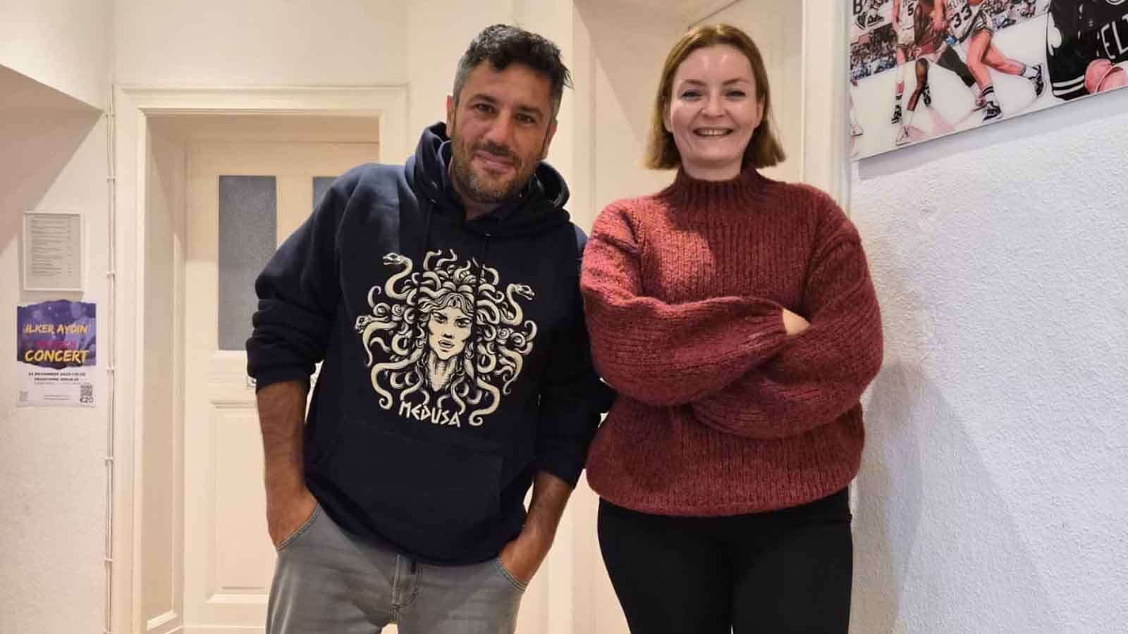 Compositeur de chansons en trois langues İlker Aydın exprime ses émotions en turc avec Belki